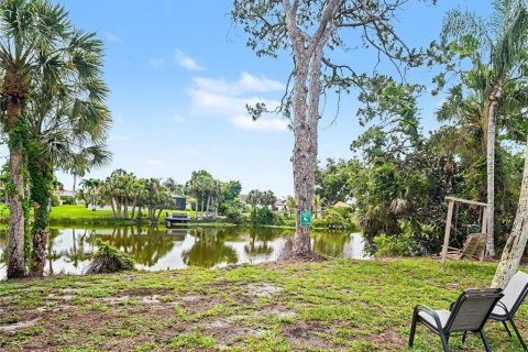 Villa ou maison à vendre à Nokomis, Floride: 2 chambres, 146.97 m2 № 2092791 - photo 2