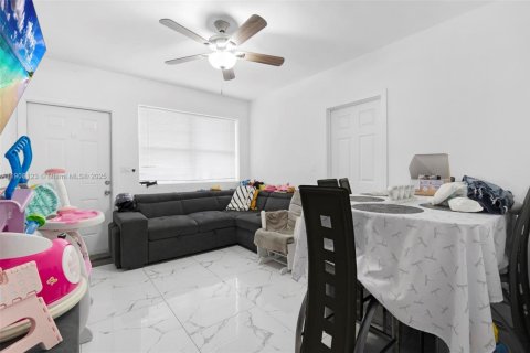 Immobilier commercial à vendre à Miami, Floride: 242.85 m2 № 2013361 - photo 24