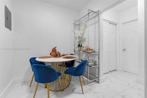 Immobilier commercial à vendre à Miami, Floride: 242.85 m2 № 2013361 - photo 16