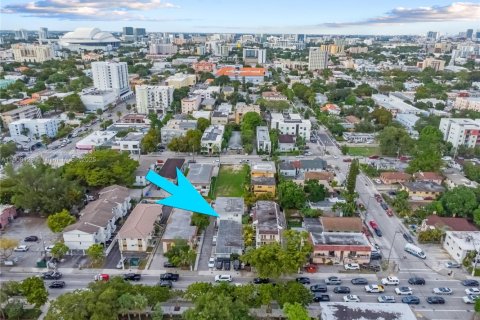 Immobilier commercial à vendre à Miami, Floride: 242.85 m2 № 2013361 - photo 30