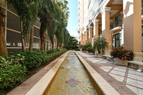 Condo in Sarasota, Florida, 1 bedroom  № 2229576 - photo 17