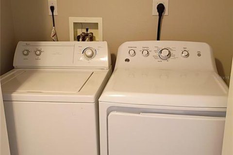 Condo in Sarasota, Florida, 1 bedroom  № 2229576 - photo 11