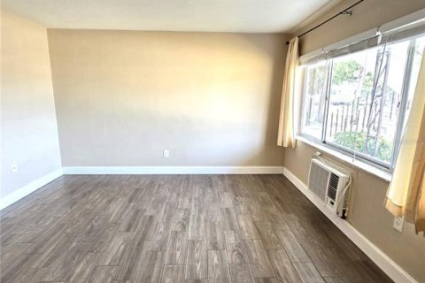 Condominio en alquiler en Clearwater, Florida, 1 dormitorio, 54.35 m2 № 2102351 - foto 5