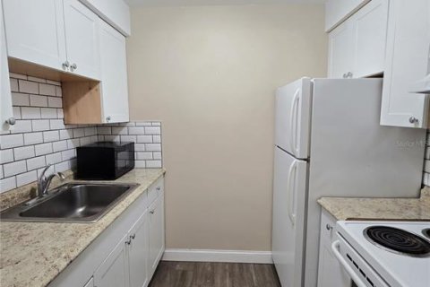 Condominio en alquiler en Clearwater, Florida, 1 dormitorio, 54.35 m2 № 2102351 - foto 8