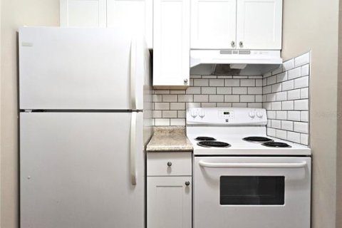 Condominio en alquiler en Clearwater, Florida, 1 dormitorio, 54.35 m2 № 2102351 - foto 10