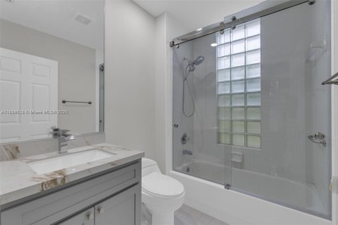 Villa ou maison à vendre à Weston, Floride: 3 chambres, 227.24 m2 № 1947412 - photo 15