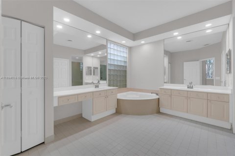Villa ou maison à vendre à Weston, Floride: 3 chambres, 227.24 m2 № 1947412 - photo 17