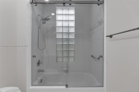 Villa ou maison à vendre à Weston, Floride: 3 chambres, 227.24 m2 № 1947412 - photo 16