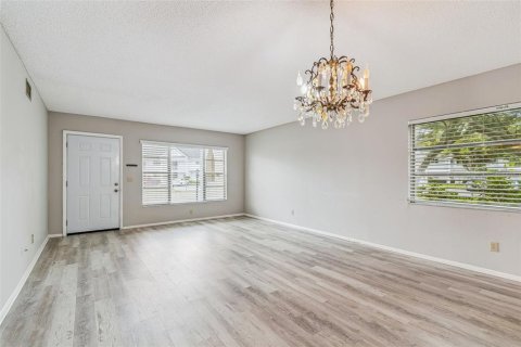 Condo in Clearwater, Florida, 2 bedrooms  № 1906249 - photo 7