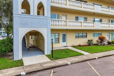 Condo in Clearwater, Florida, 2 bedrooms  № 1906249 - photo 3