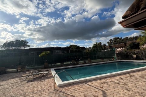 Снять в аренду кондоминиум в Пемброк-Пайнс, Флорида 2 спальни, 74.88м2, № 2004995 - фото 7