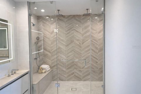 Condo in Saint Petersburg, Florida, 3 bedrooms № 2223804 - photo 14