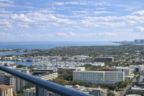 Condo in Saint Petersburg, Florida, 3 bedrooms № 2223804 - photo 26