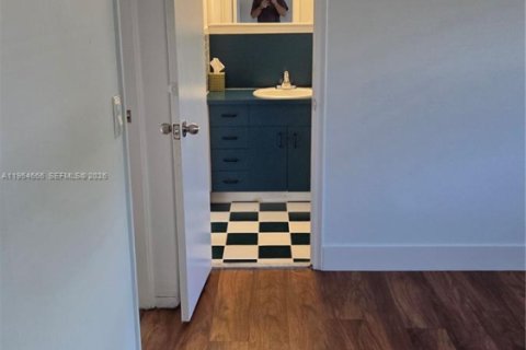 Villa ou maison à louer à Hollywood, Floride: 4 chambres, 228.91 m2 № 2010921 - photo 26