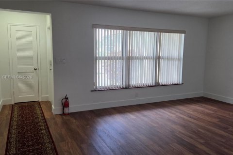 Villa ou maison à louer à Hollywood, Floride: 4 chambres, 228.91 m2 № 2010921 - photo 7