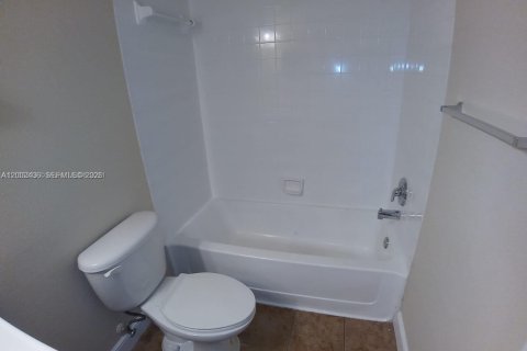 Condominio en venta en Tamarac, Florida, 2 dormitorios, 89 m2 № 2089667 - foto 7