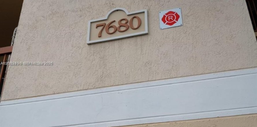 Condominio en Tamarac, Florida, 2 dormitorios № 2089667