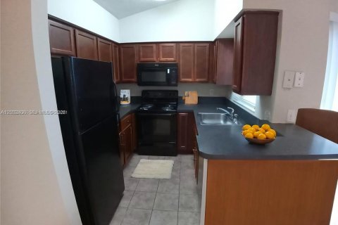 Condominio en venta en Tamarac, Florida, 2 dormitorios, 89 m2 № 2089667 - foto 6