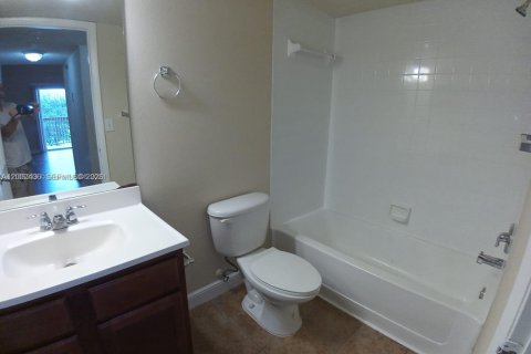 Condominio en venta en Tamarac, Florida, 2 dormitorios, 89 m2 № 2089667 - foto 8