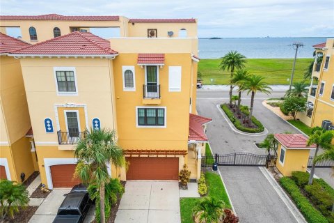 Townhouse in Apollo Beach, Florida 3 bedrooms, 256.69 sq.m. № 1811060 - photo 11
