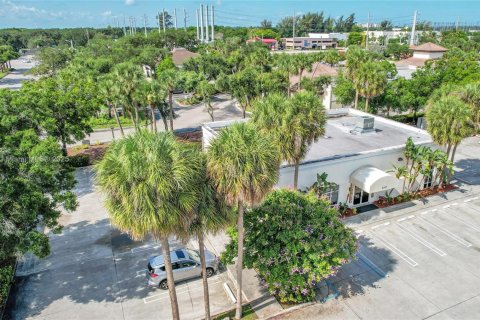 Commercial property in West Palm Beach, Florida № 1844170 - photo 25
