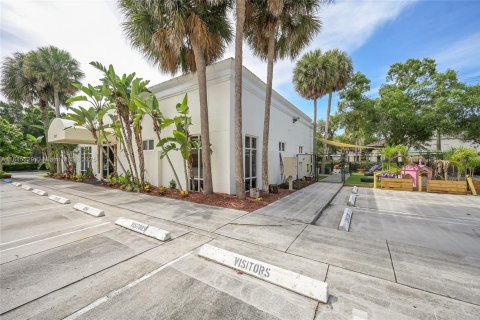Commercial property in West Palm Beach, Florida № 1844170 - photo 10
