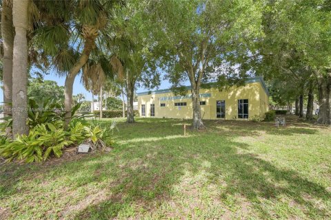 Commercial property in West Palm Beach, Florida № 1844170 - photo 16