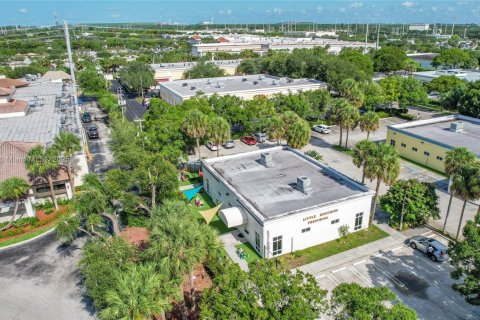 Commercial property in West Palm Beach, Florida № 1844170 - photo 27