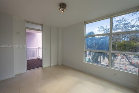 Condo in Miami Beach, Florida, 2 bedrooms № 1993994 - photo 5