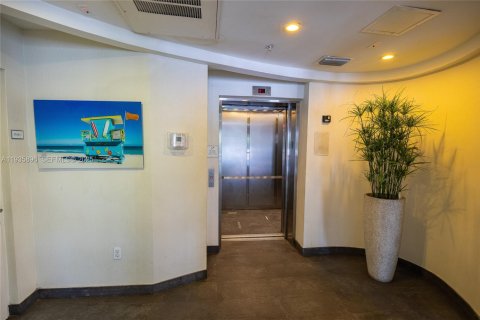 Condo in Miami Beach, Florida, 2 bedrooms № 1993994 - photo 15