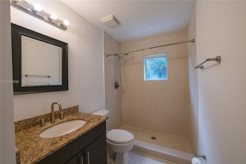 Condo in Miami Beach, Florida, 2 bedrooms № 1993994 - photo 13