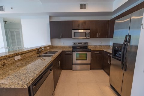 Condo in Miami Beach, Florida, 2 bedrooms № 1993994 - photo 8