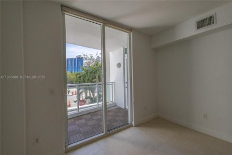 Condo in Miami Beach, Florida, 2 bedrooms № 1993994 - photo 7