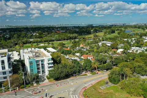 Condo in Miami Beach, Florida, 2 bedrooms № 1993994 - photo 17
