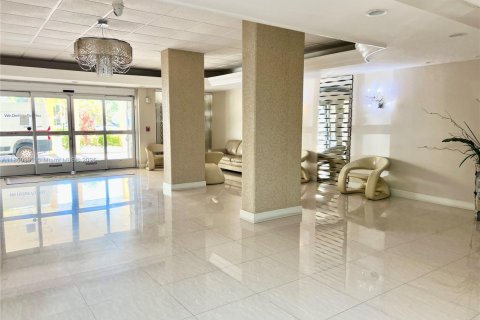 Condo in Hallandale Beach, Florida, 2 bedrooms  № 1855152 - photo 30