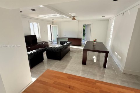 Купить виллу или дом в Майами, Флорида 3 спальни, 157.93м2, № 1932174 - фото 7