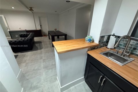 Купить виллу или дом в Майами, Флорида 3 спальни, 157.93м2, № 1932174 - фото 12