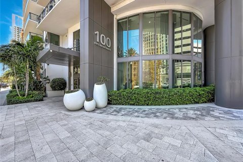 Condo in Saint Petersburg, Florida, 2 bedrooms № 2098265
