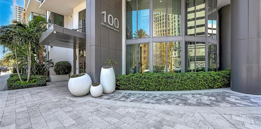 Condo in Saint Petersburg, Florida, 2 bedrooms № 2098265