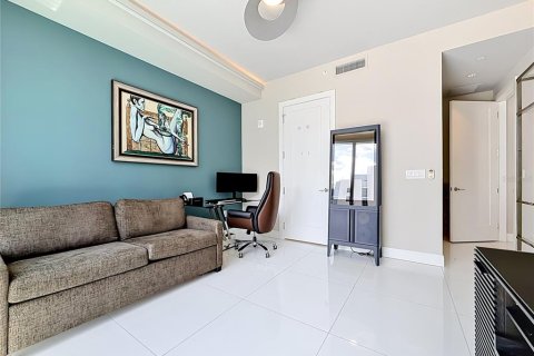 Condo in Saint Petersburg, Florida, 2 bedrooms № 2098265 - photo 25