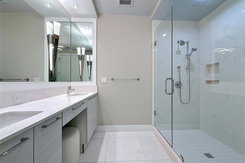 Condo in Saint Petersburg, Florida, 2 bedrooms № 2098265 - photo 22