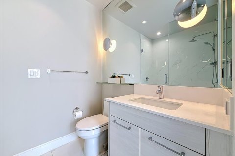 Condo in Saint Petersburg, Florida, 2 bedrooms № 2098265 - photo 26