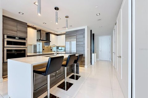 Condo in Saint Petersburg, Florida, 2 bedrooms № 2098265 - photo 10