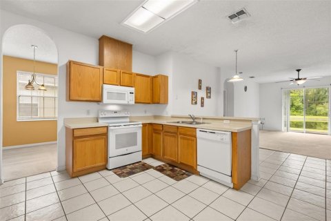 House in Orlando, Florida 4 bedrooms, 173.26 sq.m. № 2201667 - photo 16