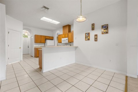 House in Orlando, Florida 4 bedrooms, 173.26 sq.m. № 2201667 - photo 14