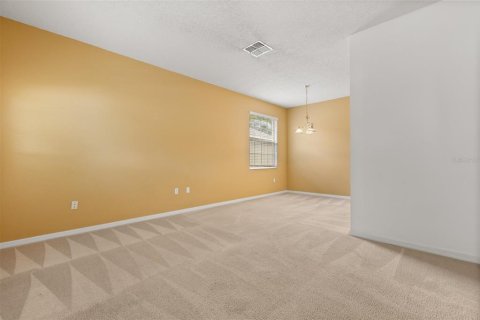 House in Orlando, Florida 4 bedrooms, 173.26 sq.m. № 2201667 - photo 12