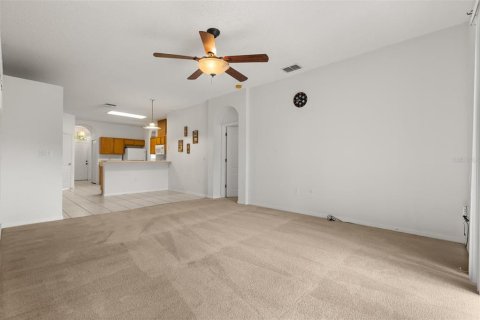 House in Orlando, Florida 4 bedrooms, 173.26 sq.m. № 2201667 - photo 5