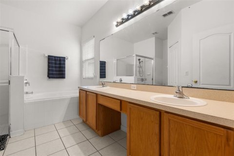 House in Orlando, Florida 4 bedrooms, 173.26 sq.m. № 2201667 - photo 24