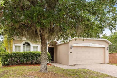 House in Orlando, Florida 4 bedrooms, 173.26 sq.m. № 2201667 - photo 2