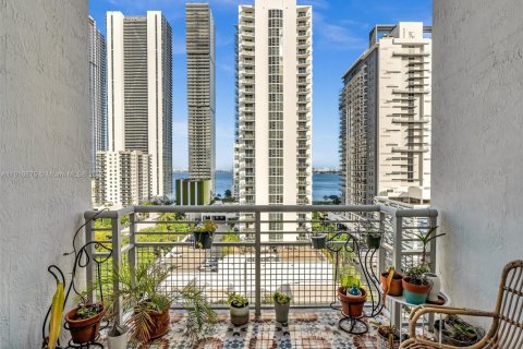 Condominio en alquiler en Miami, Florida, 1 dormitorio, 62.99 m2 № 1967365 - foto 21